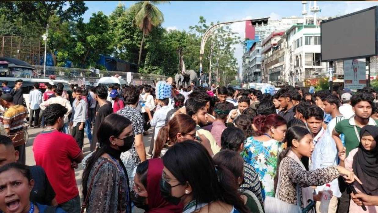 ফের সায়েন্সল্যাব অবরোধ