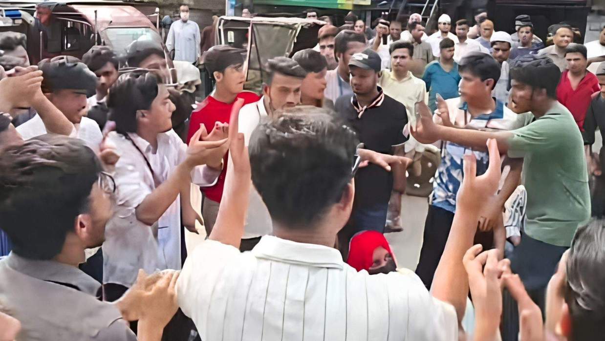 এইচএসসি পরীক্ষা স্থগিত ও শিক্ষামন্ত্রীর পদত্যাগের দাবিতে কক্সবাজারে শিক্ষার্থীদের বিক্ষোভ