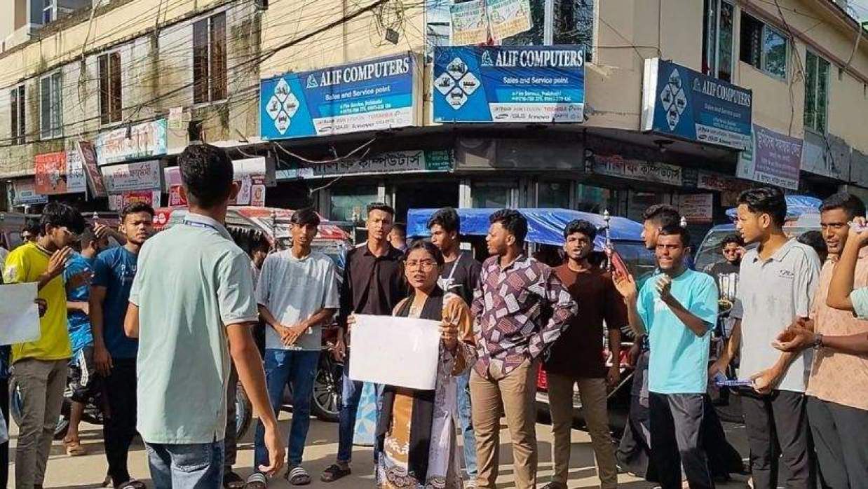 ঝালকাঠিতে বিক্ষোভ
