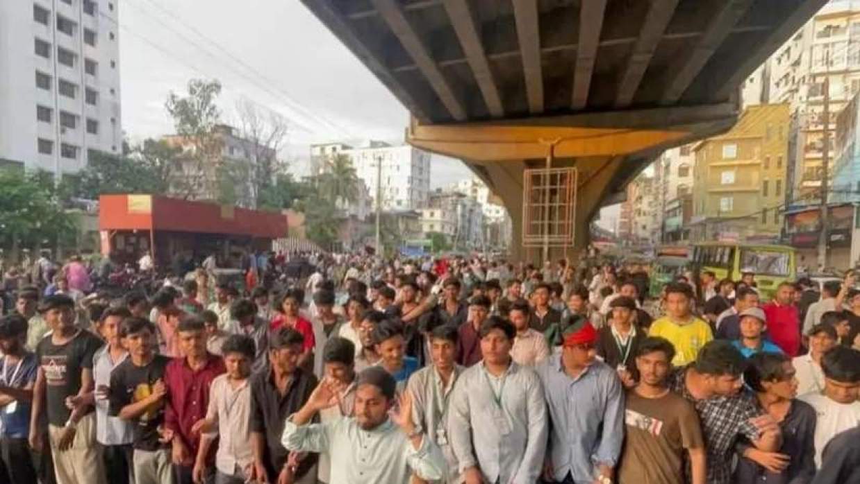 শিক্ষামন্ত্রীর গায়েবানা জানাজা আদায়