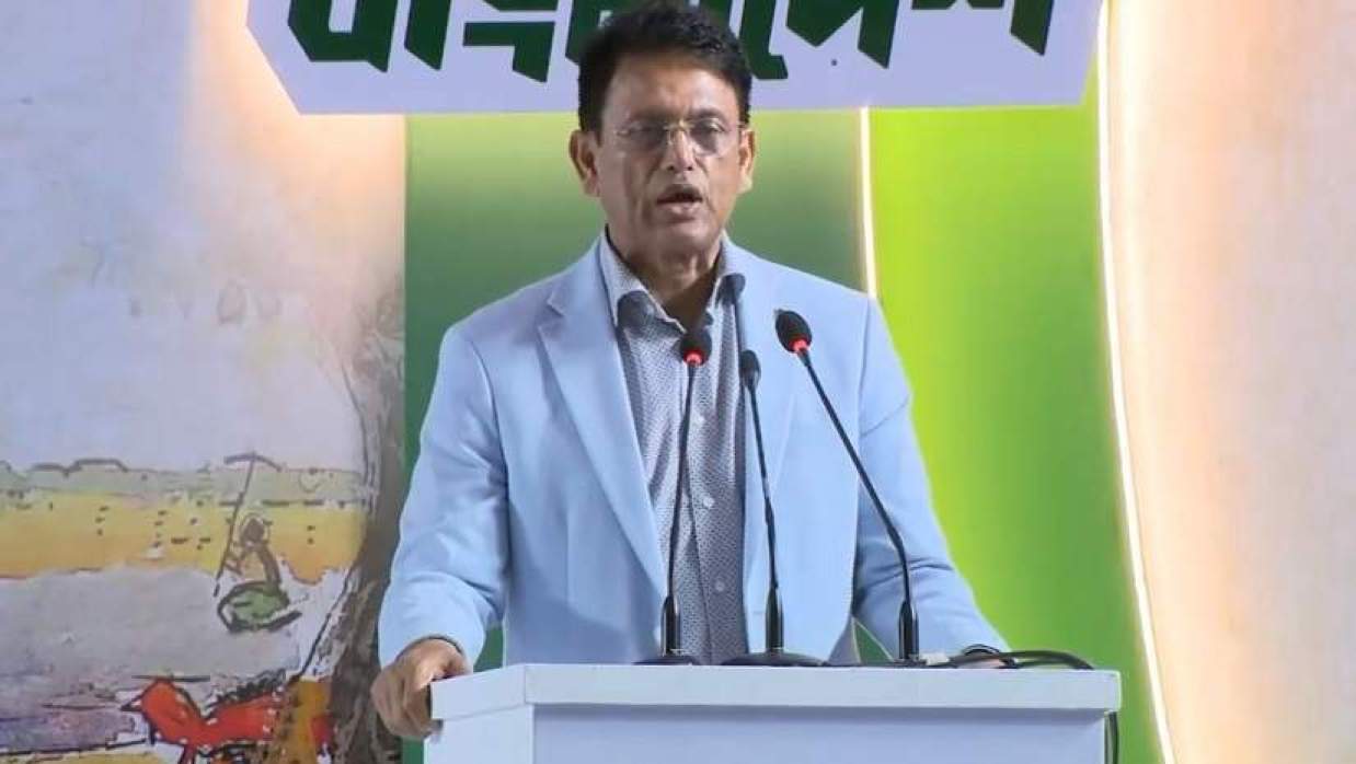শিক্ষা এবং প্রাথমিক ও গণশিক্ষা মন্ত্রী ড. আ ন ম এহছানুল হক মিলন বক্তব্য দিচ্ছেন