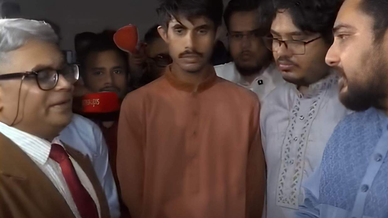 নাহিদ ইসলামের সঙ্গে বাকবিতণ্ডা