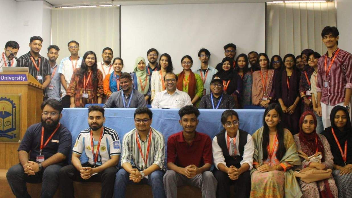 প্রাইম ইউনিভার্সিটিতে কৃত্রিম বুদ্ধিমত্তার যুগে ইংরেজি ভাষা শিক্ষা বিষয়ক সেমিনার