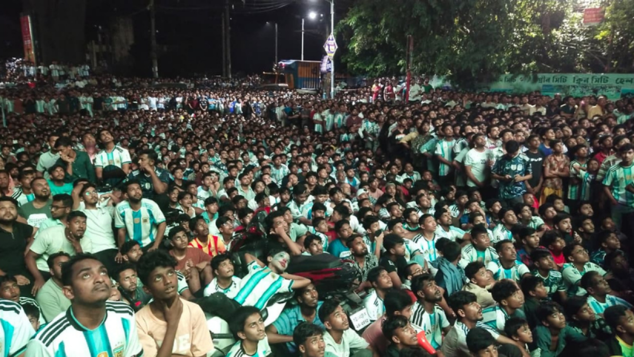 আর্জেন্টিনা-ইংল্যান্ড খেলা দেখার সময়