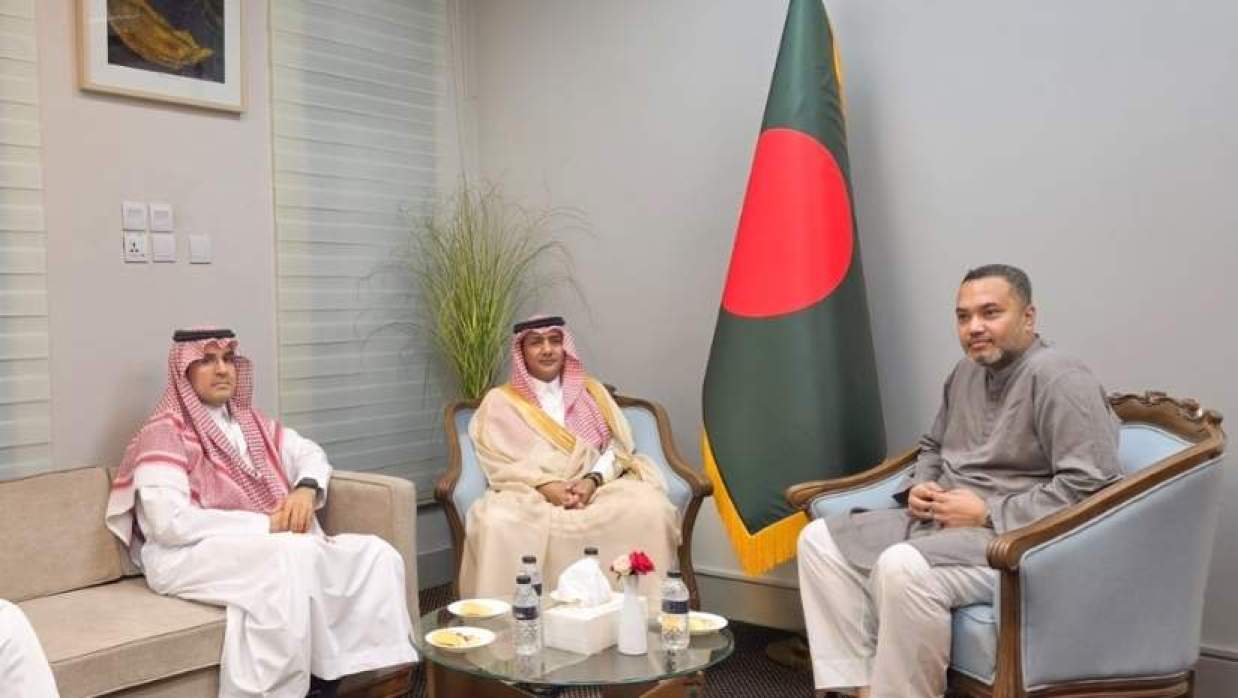 উপদেষ্টা মাহ্দী আমিনের সঙ্গে সৌদি আরবের রাষ্ট্রদূত ড. আব্দুল্লাহ জাফরের সাক্ষাৎ