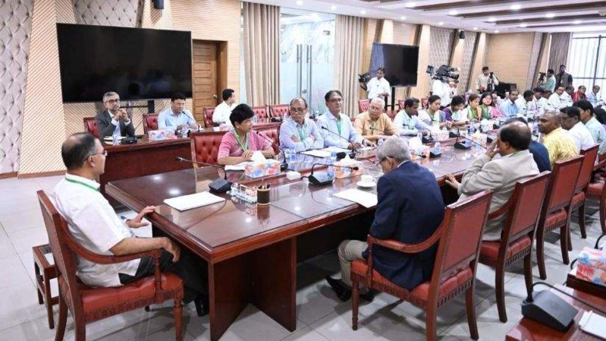 ক্ষুদ্র নৃ-গোষ্ঠীর প্রতিনিধিদের সঙ্গে প্রধানমন্ত্রীর বৈঠক