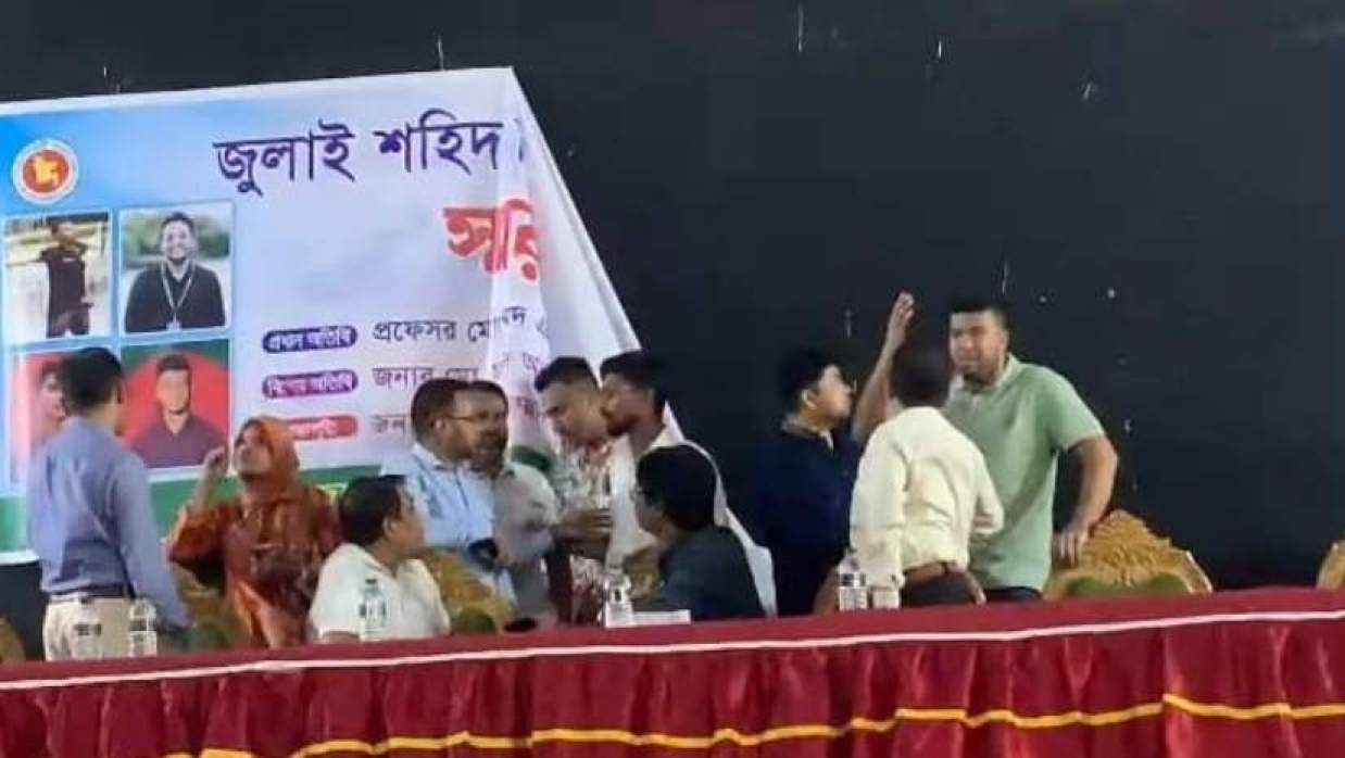 ছাত্রদলের তোপের মুখে ফেনী সরকারি কলেজ প্রশাসন