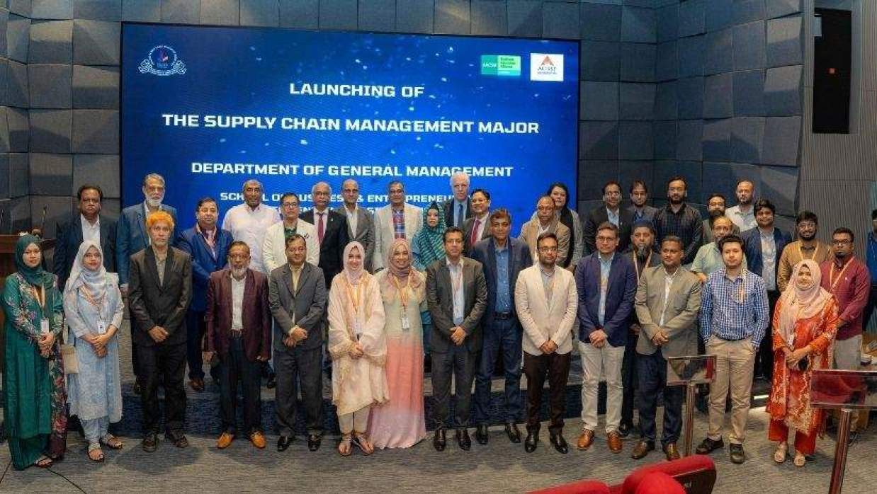 ‘ব্রিজিং একাডেমিয়া অ্যান্ড ইন্ডাস্ট্রি: মিট, কানেক্ট, লিড’ শীর্ষক প্যানেল আলোচনা