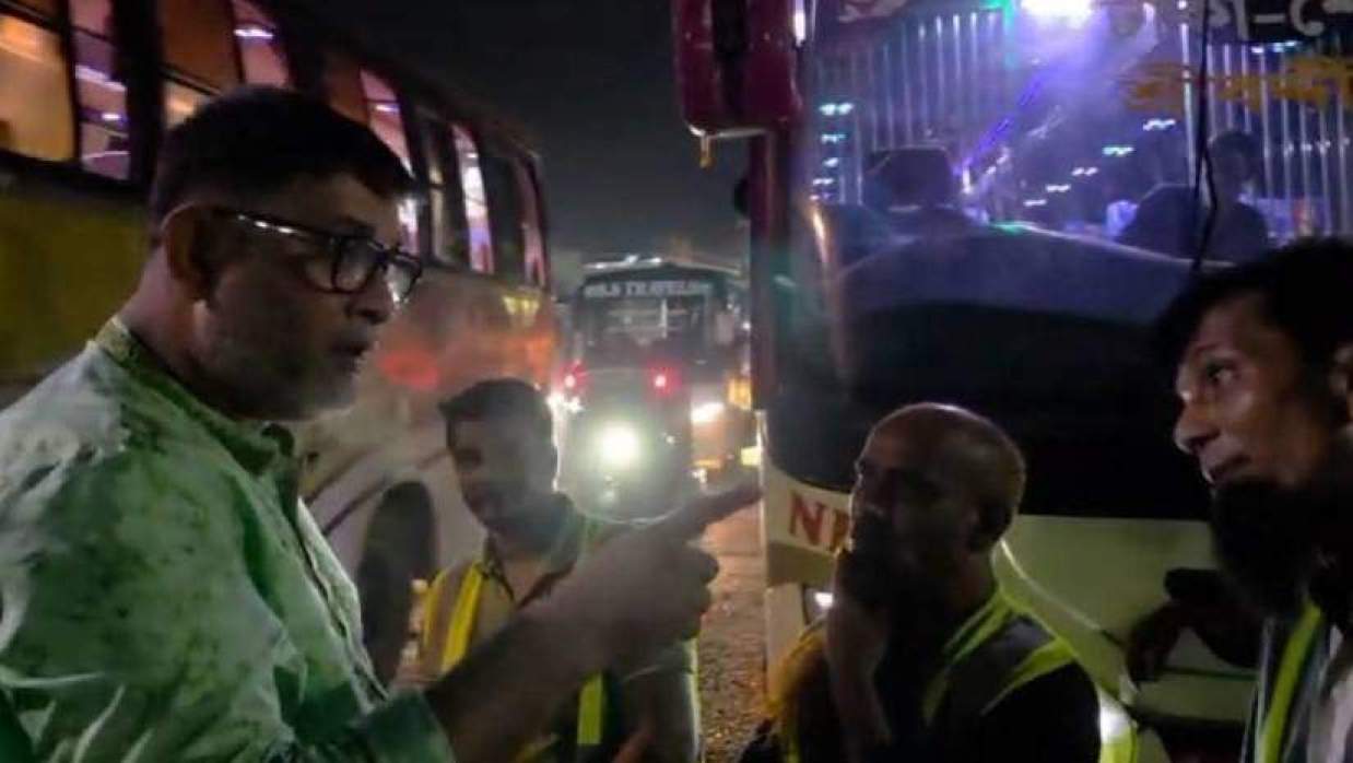 চাঁদাবাজির সময় আটক দুজন