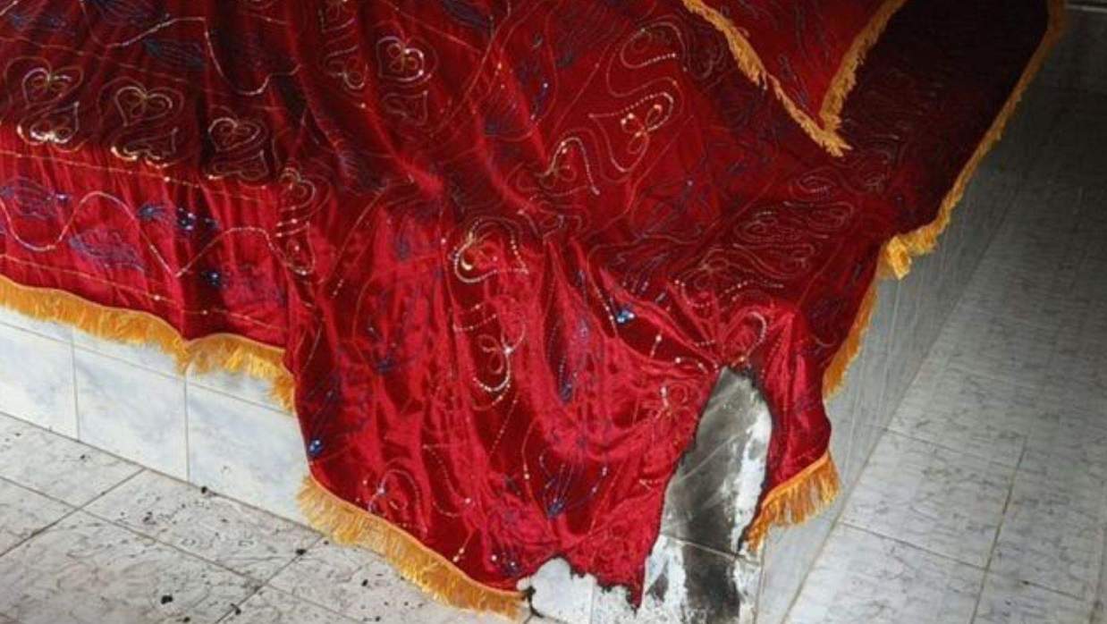 আমতলীতে ইসমাইল শাহ’র মাজারে আগুন
