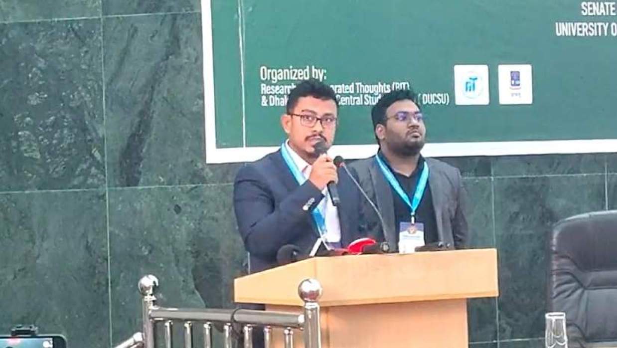 সম্মেলনে বক্তব্য রাখছেন ডাকসুর ভিপি সাদিক কায়েম