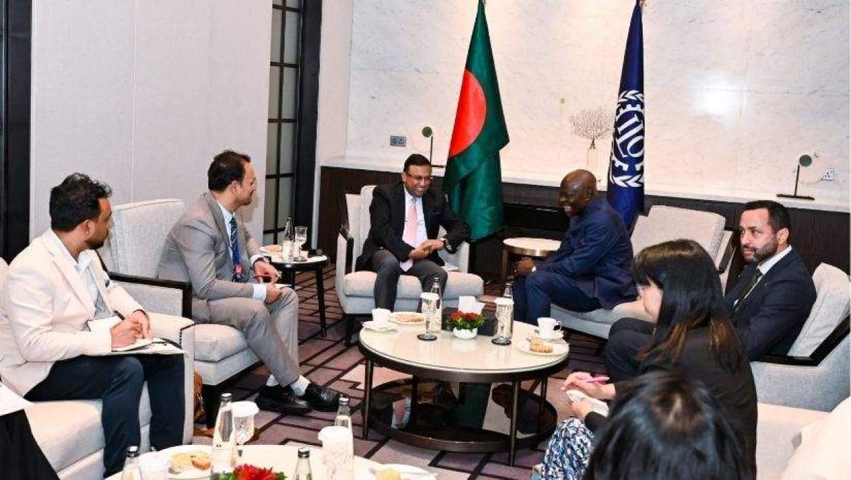 পররাষ্ট্রবিষয়ক উপদেষ্টার সঙ্গে আইএলও মহাপরিচালকের সৌজন্য সাক্ষাৎ