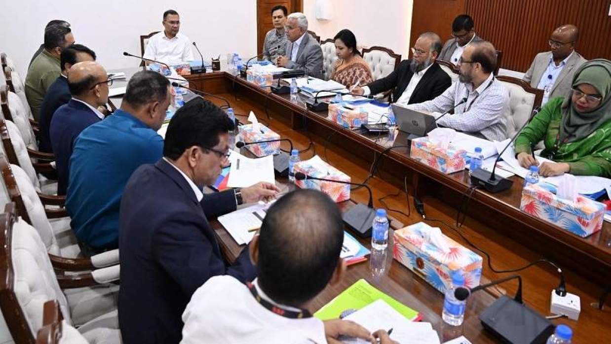 সচিবালয়ের মন্ত্রিপরিষদ বিভাগে ফ্যামিলি কার্ড সংক্রান্ত বৈঠকে প্রধানমন্ত্রী তারেক রহমান
