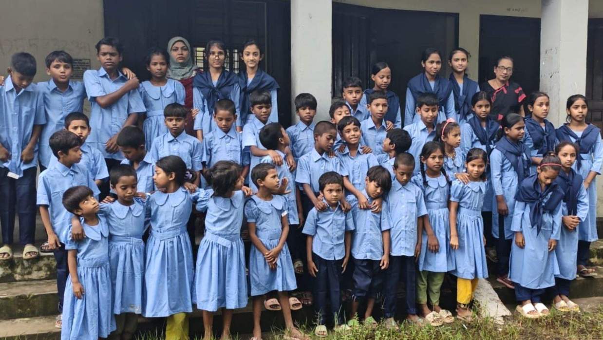 জামালপুর শিশু কল্যাণ প্রাথমিক বিদ্যালয়ের ৭৯ শিক্ষার্থীর মাঝে জেলা প্রশাসনের উদ্যোগে বিনামূল্যে স্কুল ড্রেস বিতরণ