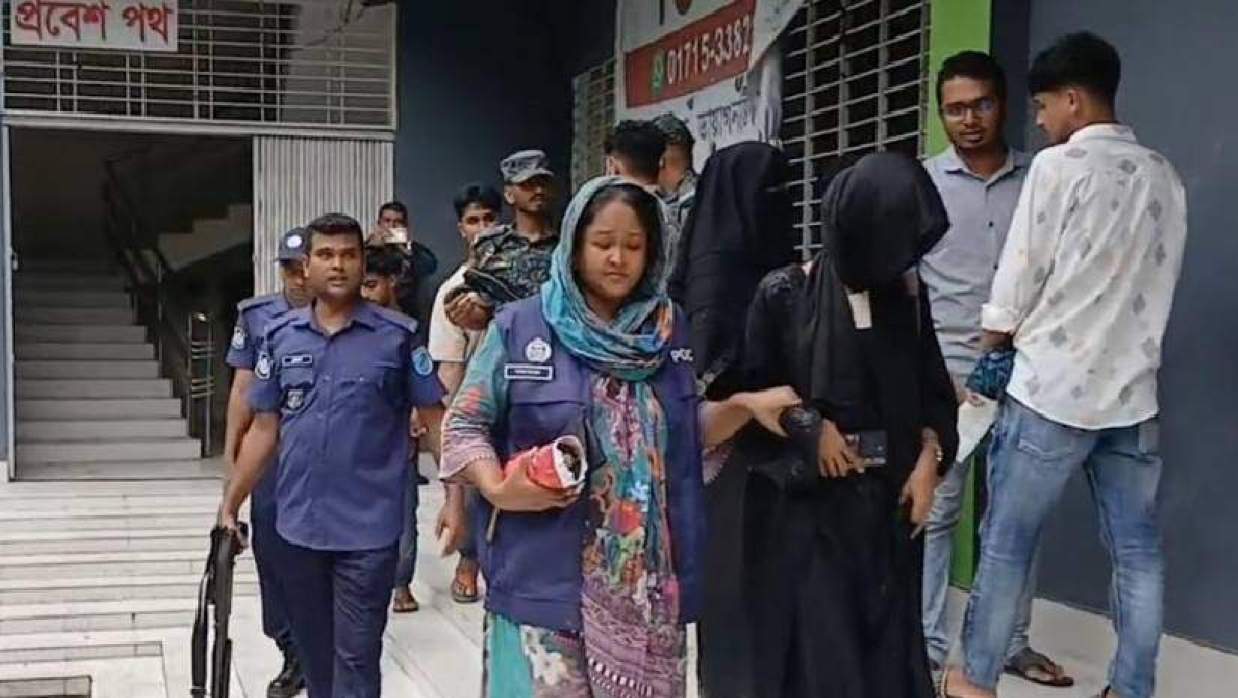 পাঁচ নারীসহ ১১ জনকে আটক