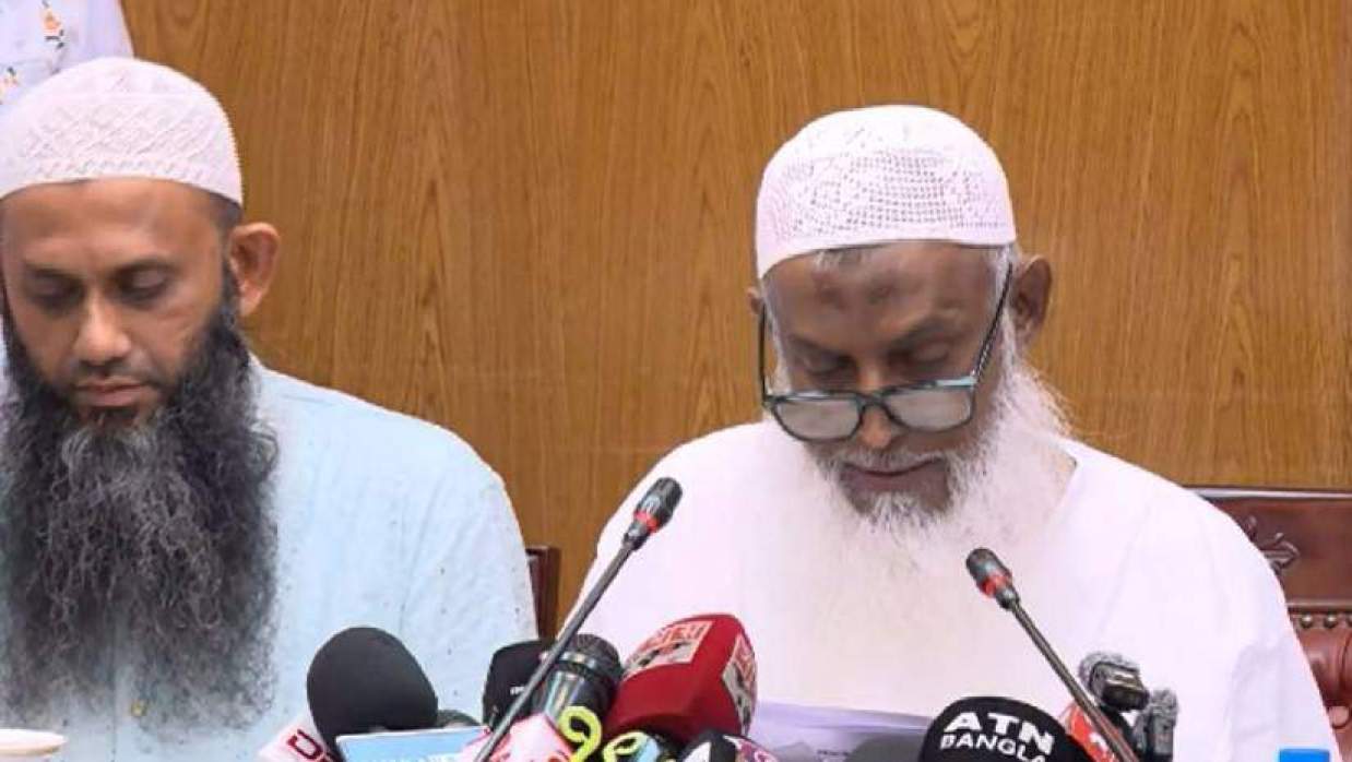 সচিবালয়ে হজ প্যাকেজ ঘোষণা করছেন ধর্মমন্ত্রী কাজী শাহ মোফাজ্জাল হোসাইন কায়কোবাদ