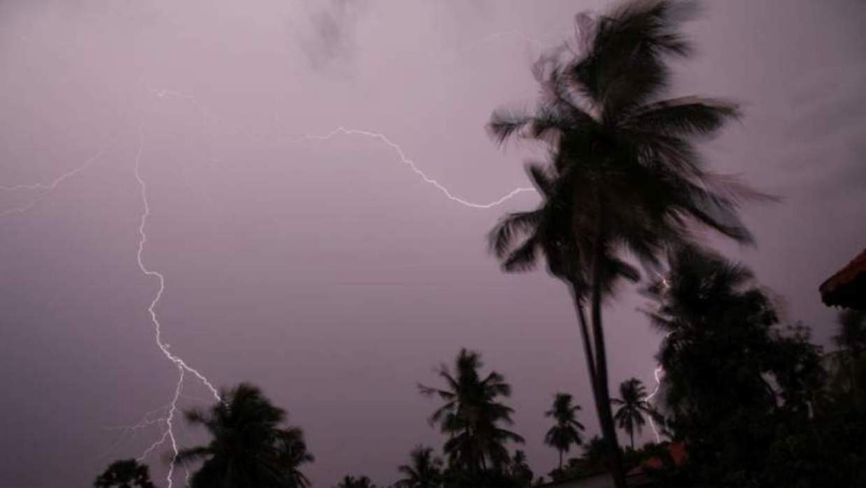 মৌসুমি বায়ুর প্রভাবে ঢাকাসহ চার বিভাগে অতি ভারী বর্ষণের পূর্বাভাস