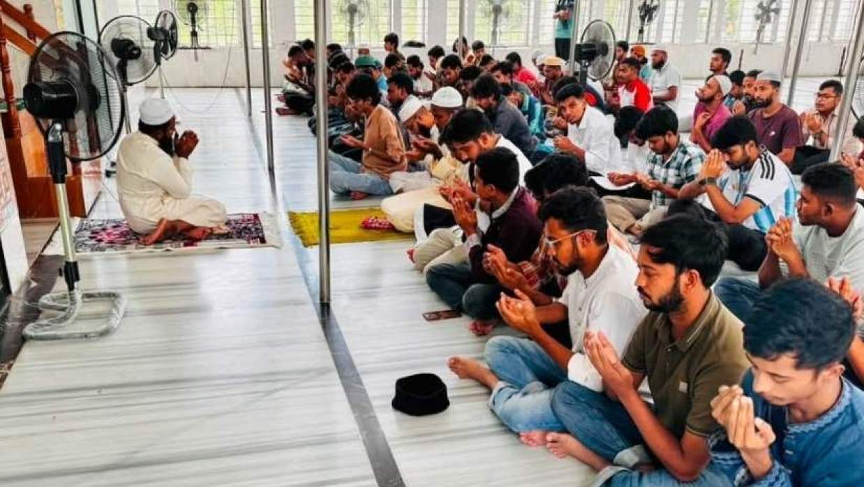 গোবিপ্রবির কেন্দ্রীয় মসজিদে অনুষ্ঠিত দোয়া ও মিলাদ মাহফিল