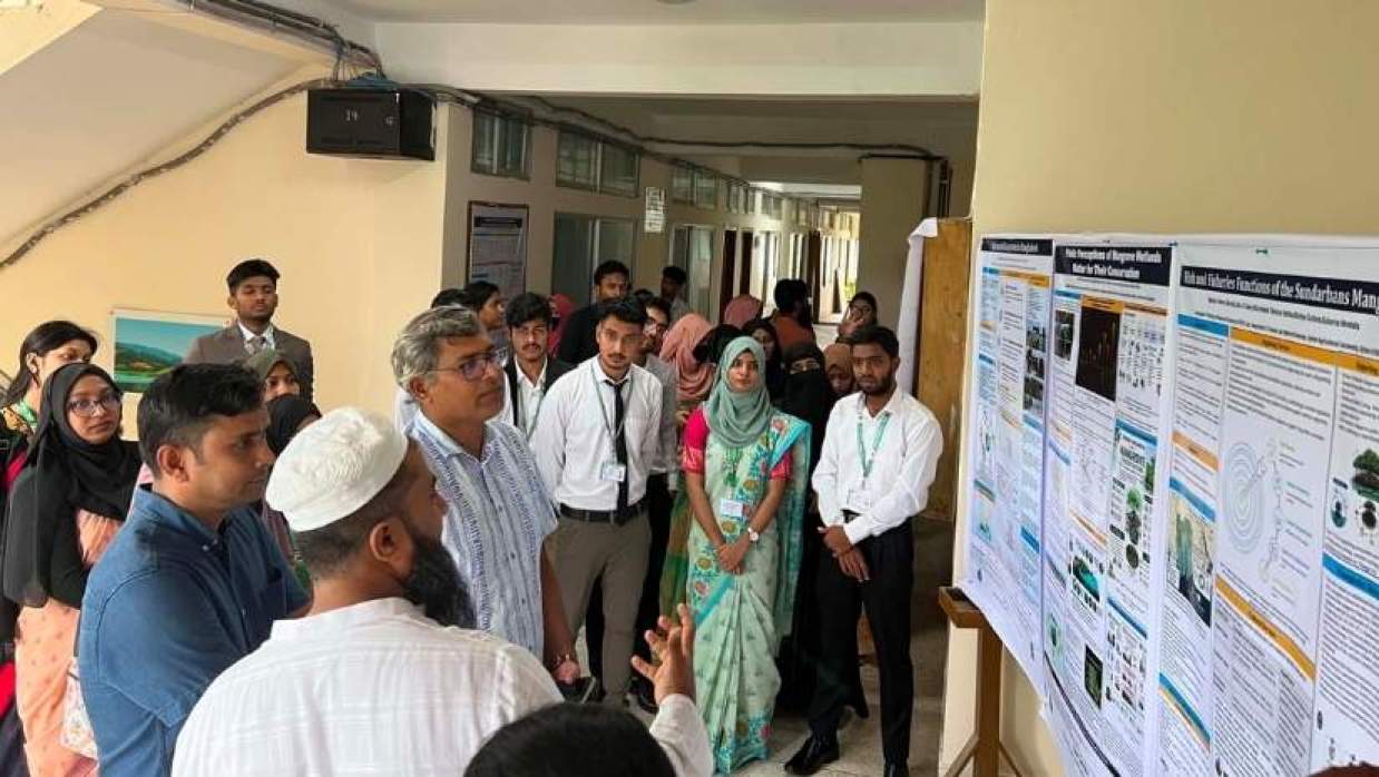 উপকূলীয় ও সামুদ্রিক বাস্তুতন্ত্র নিয়ে পোস্টার প্রেজেন্টেশন