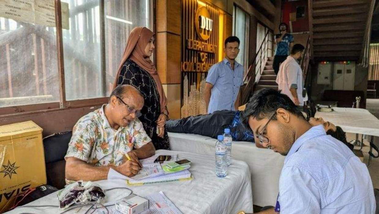 ডিআইইউতে রেড ক্রিসেন্টের স্বেচ্ছায় রক্তদান কর্মসূচি