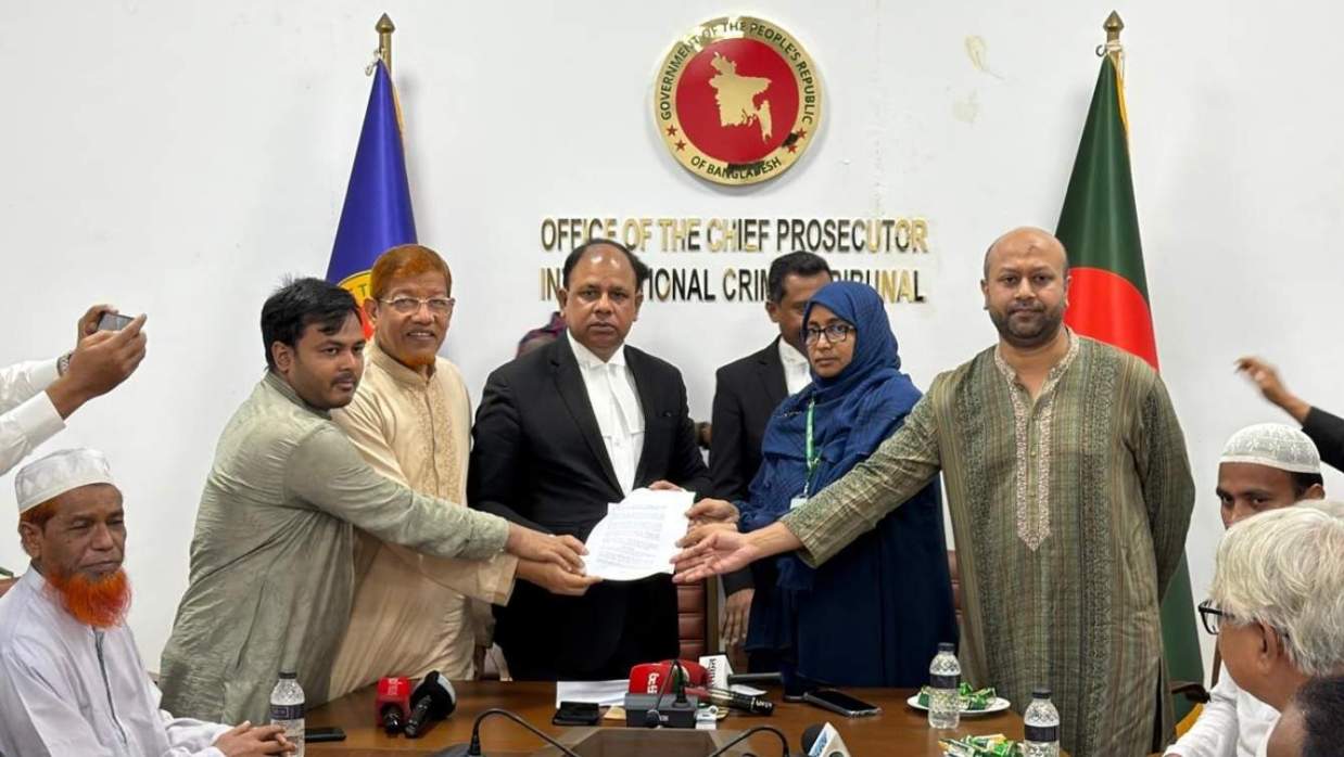 ১১ দলীয় ঐক্যের মানববন্ধন ও স্মারকলিপি প্রদান