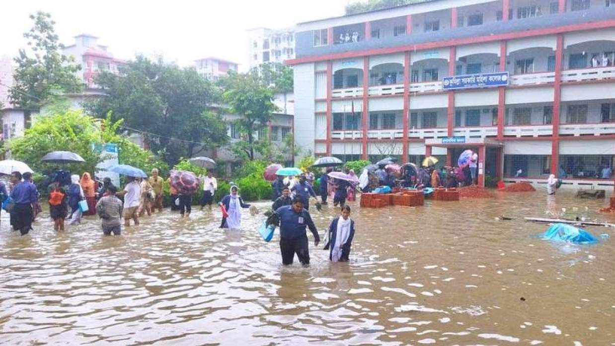 এইচএসসি পরীক্ষাকেন্দ্রে জলাবদ্ধতার