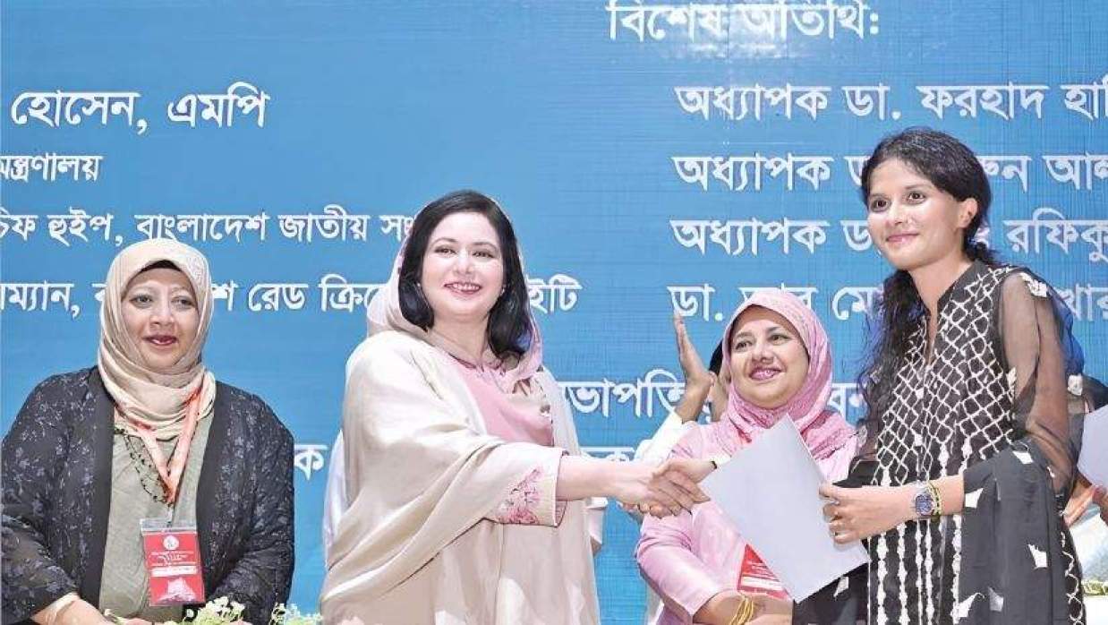 কৃতী শিক্ষার্থী সম্মাননা অনুষ্ঠানে ডা. জুবাইদা রহমান