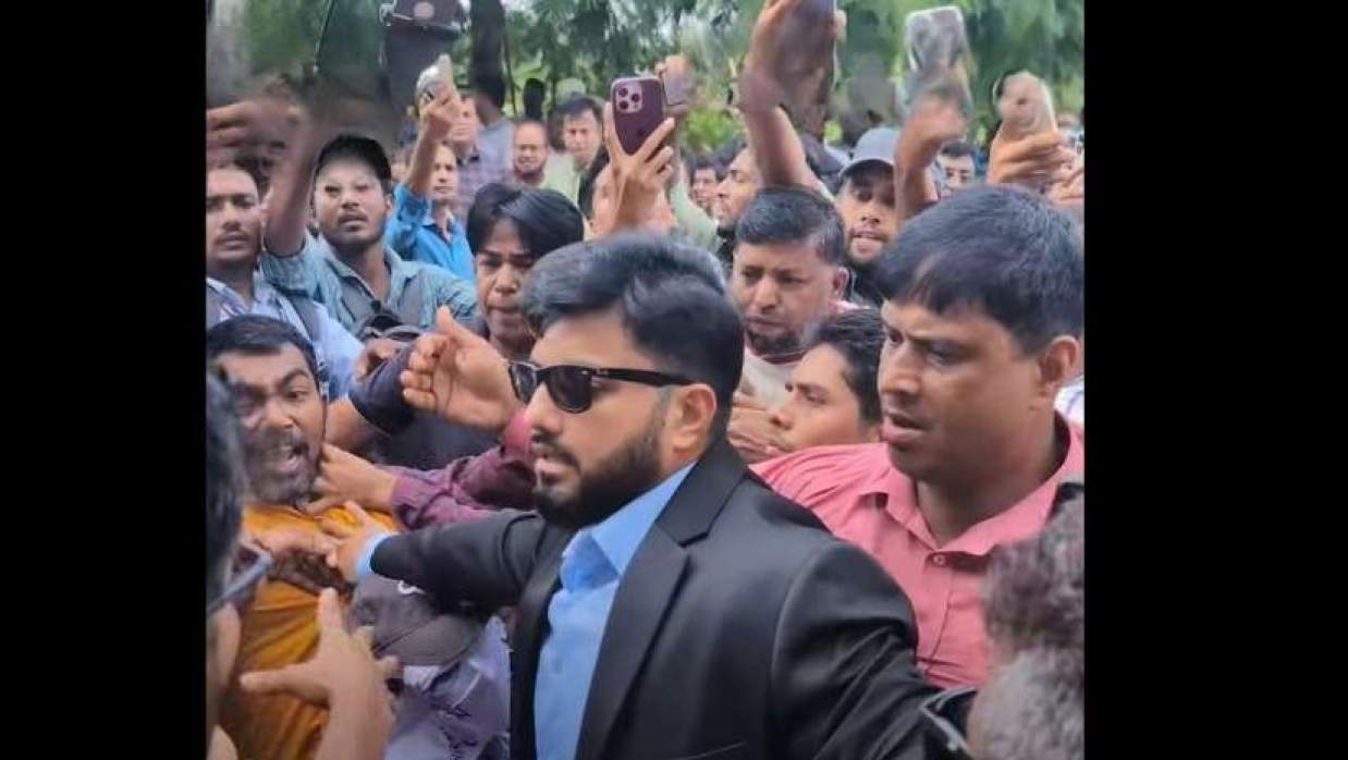  বিএনপির দুই পক্ষের মধ্যে হাতাহাতি নিয়ন্ত্রণে ইশরাক
