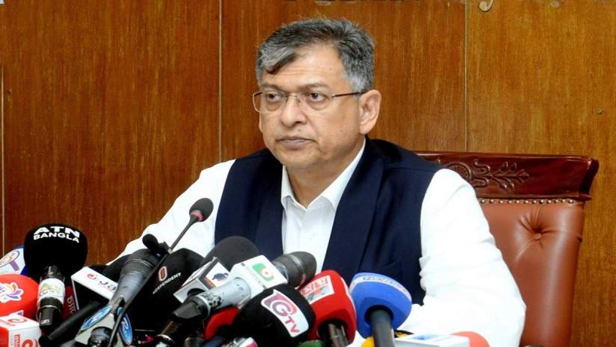 স্বরাষ্ট্র মন্ত্রণালয়ের সম্মেলনকক্ষে কথা বলছেন স্বরাষ্ট্রমন্ত্রী সালাহউদ্দিন আহমদ