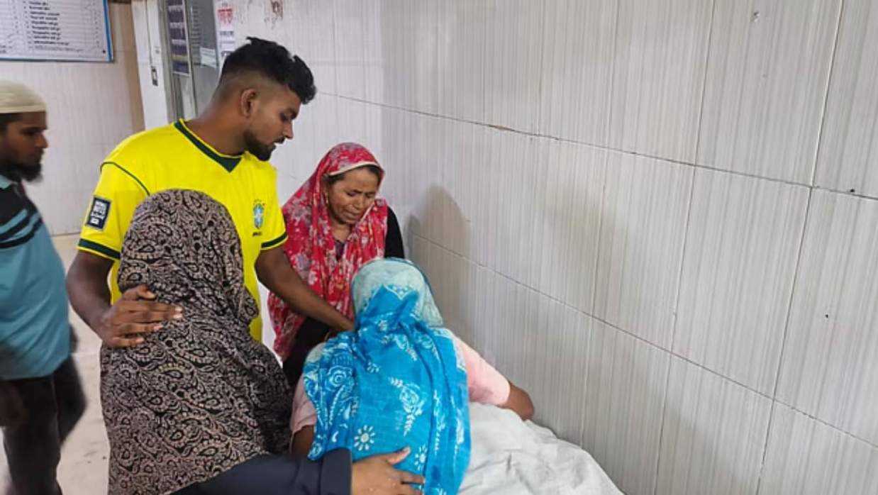 গুরুতর আহত অবস্থায় রাজুকে হাসপাতালে নেওয়া হলে চিকিৎসক মৃত ঘোষণা করেন