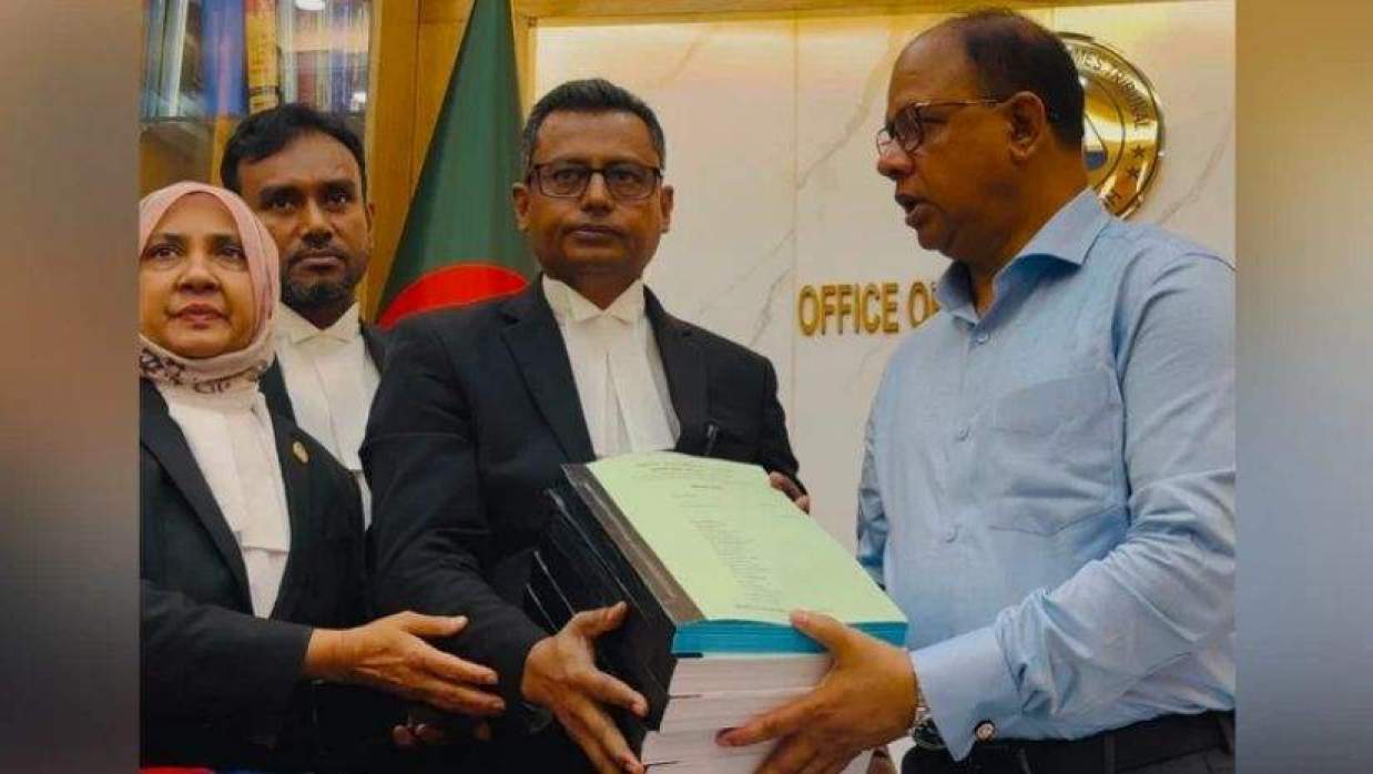 শাপলা চত্বরে হত্যাকাণ্ডের ঘটনায় মানবতাবিরোধী অপরাধের মামলায় অভিযোগ দাখিল করা হয়েছে