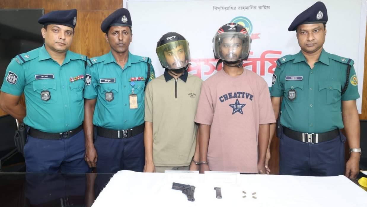 বিদেশি পিস্তল ও গুলিসহ ডেভিড ইমনের দুই সহযোগী গ্রেপ্তার