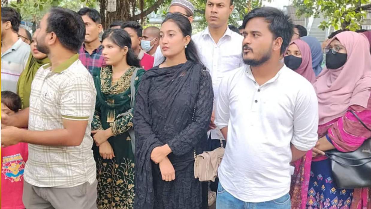 আন্দোলনের হুঁশিয়ারি দিয়েছেন প্রাথমিক বিদ্যালয়ের সহকারী শিক্ষক পদে চূড়ান্তভাবে নির্বাচিতরা