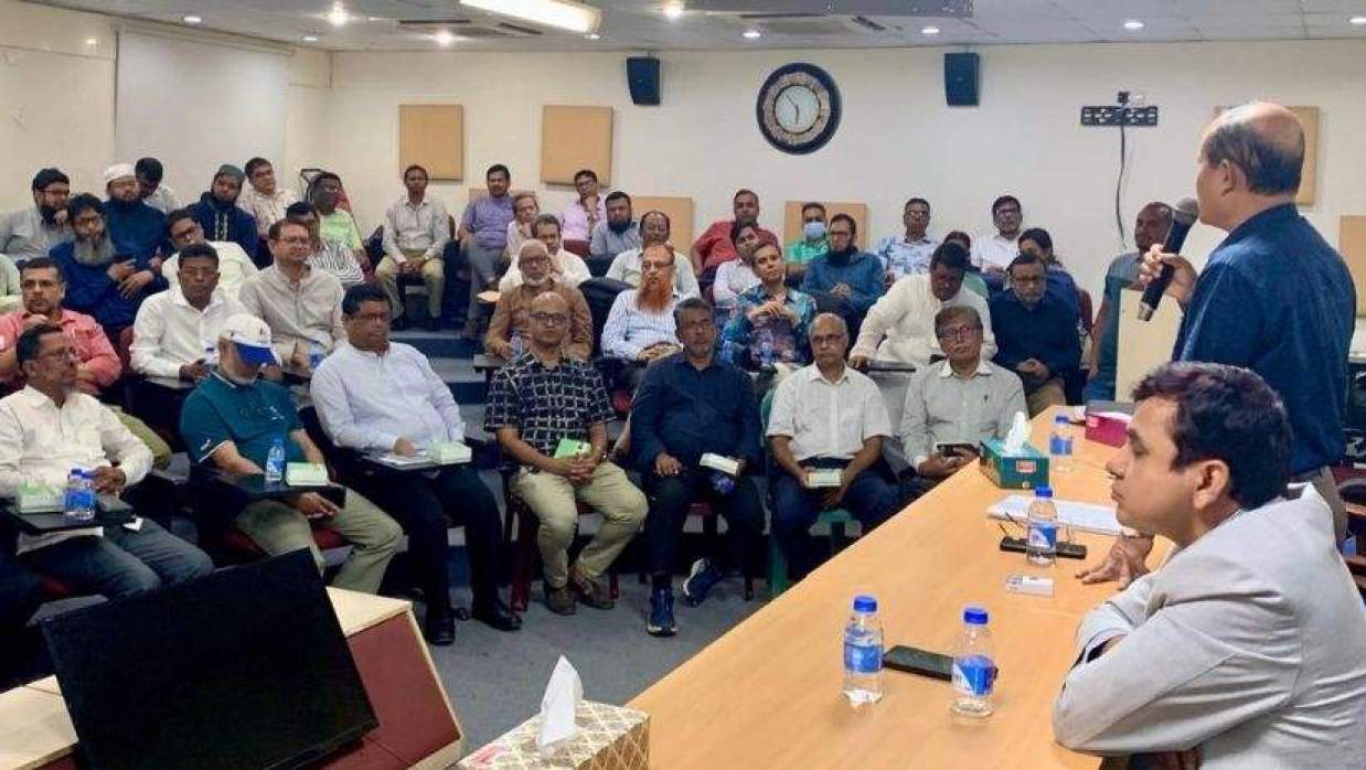 অধ্যাপক আব্দুল মতিন চৌধুরী ভার্চুয়াল ক্লাসরুমে স্মারক‌লি‌পি প্রদান অনুষ্ঠান