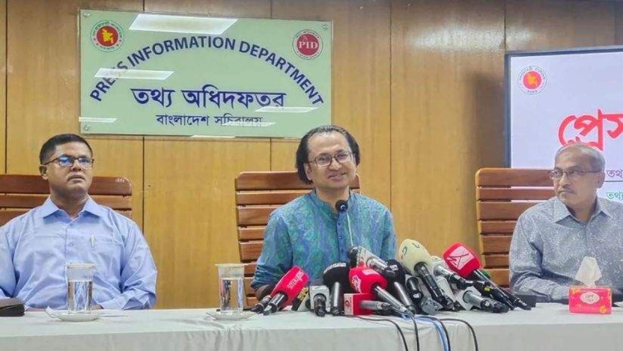 তথ্য অধিদপ্তরে আয়োজিত সংবাদ সম্মেলনে প্রধানমন্ত্রীর তথ্য উপদেষ্টা ডা. জাহিদ উর রহমান