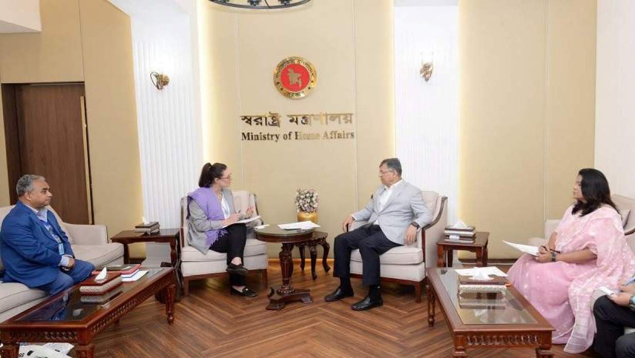 আজ সচিবালয়ে স্বরাষ্ট্রমন্ত্রী সালাহউদ্দিন আহমদেরর সঙ্গে আইওএম’র বাংলাদেশে নবনিযুক্ত চিফ অব মিশন ড. লরা টম-বন্ড সৌজন্য সাক্ষাৎ করেন