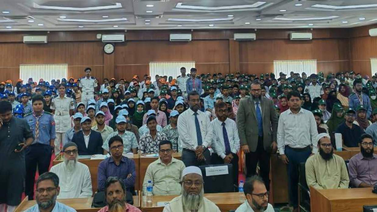 বিশ্ববিদ্যালয়ের টিএসসি কনফারেন্স কক্ষে শিক্ষার্থীদের বরণ ও ওরিয়েন্টেশন অনুষ্ঠিত হয়