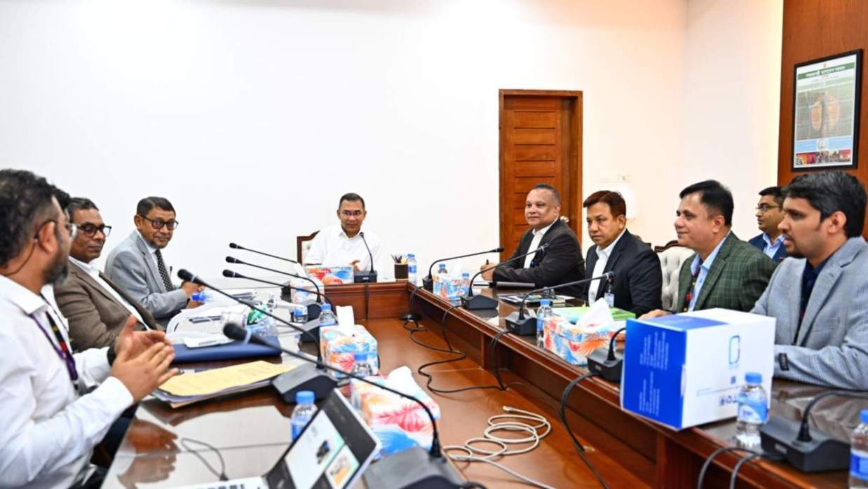 সচিবালয়ে মন্ত্রিপরিষদ বিভাগে প্রধানমন্ত্রীর কার্যালয়ে সভা