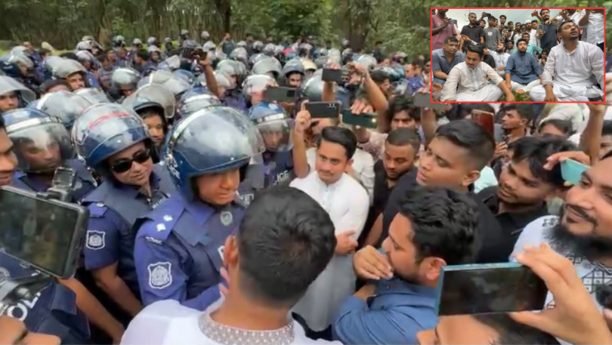 পুলিশি বাধায় সড়কে বসে পড়লেন এনসিপির কেন্দ্রীয় নেতারা