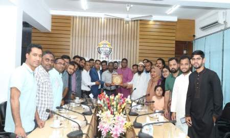 শাবিপ্রবি উপাচার্যের সঙ্গে অ্যালামনাই অ্যাসোসিয়েশন অব বিজনেস অ্যাডমিনিস্ট্রেশনের সৌজন্য সাক্ষাৎ