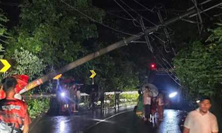 টানা বর্ষণে খুঁটি হেলে পড়ায় চার উপজেলায় বিদ্যুৎ সরবরাহ বন্ধ