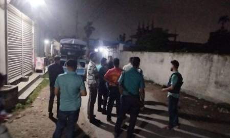বাড়িতে সংঘবদ্ধ হামলায় আহত ১০, পালিয়েছেন অভিযুক্ত তাঁতীদল নেতা