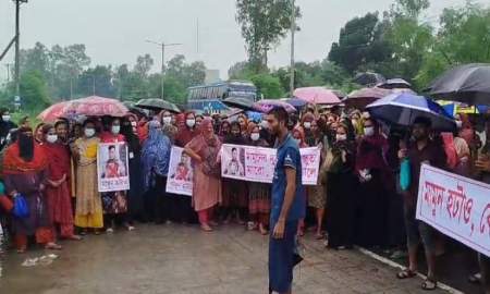 মানিকগঞ্জে শ্রমিকদের মহাসড়ক অবরোধ, যানজট