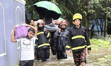 প্রসববেদনায় কাতর পানিবন্দি গৃহবধূকে উদ্ধার করে হাসপাতালে নিল ফায়ার সার্ভিস