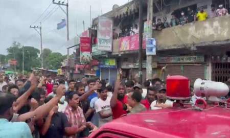 দেরিতে পৌঁছানোর অভিযোগে ফায়ার সার্ভিসের গাড়িতে হামলা ও কর্মীদের মারধরের চেষ্টা