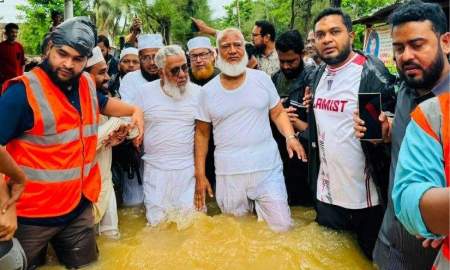 গেঞ্জি পরে বন্যাদুর্গতদের কাছে যাওয়ার কারণ জানালেন জামায়াত আমির