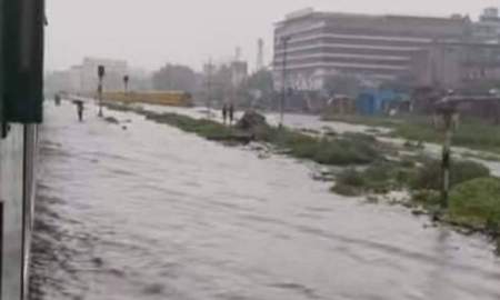 টানা বৃষ্টিতে তলিয়ে গেছে তেজগাঁও রেললাইন, রেলওয়ের সতর্কবার্তা 