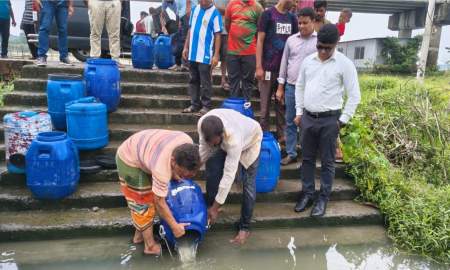 টুঙ্গিপাড়ায় পাচারকালে ১২ ড্রাম গলদা চিংড়ির রেনু উদ্ধার