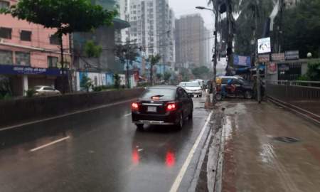 রাতে বিরতি দিয়ে সকালে ফের বৃষ্টি নামল ঢাকায়