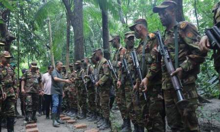বিস্তীর্ণ জঙ্গলে সেনাবাহিনীর গ্রীষ্মকালীন মহড়া পরিদর্শন করলেন প্রধানমন্ত্রী